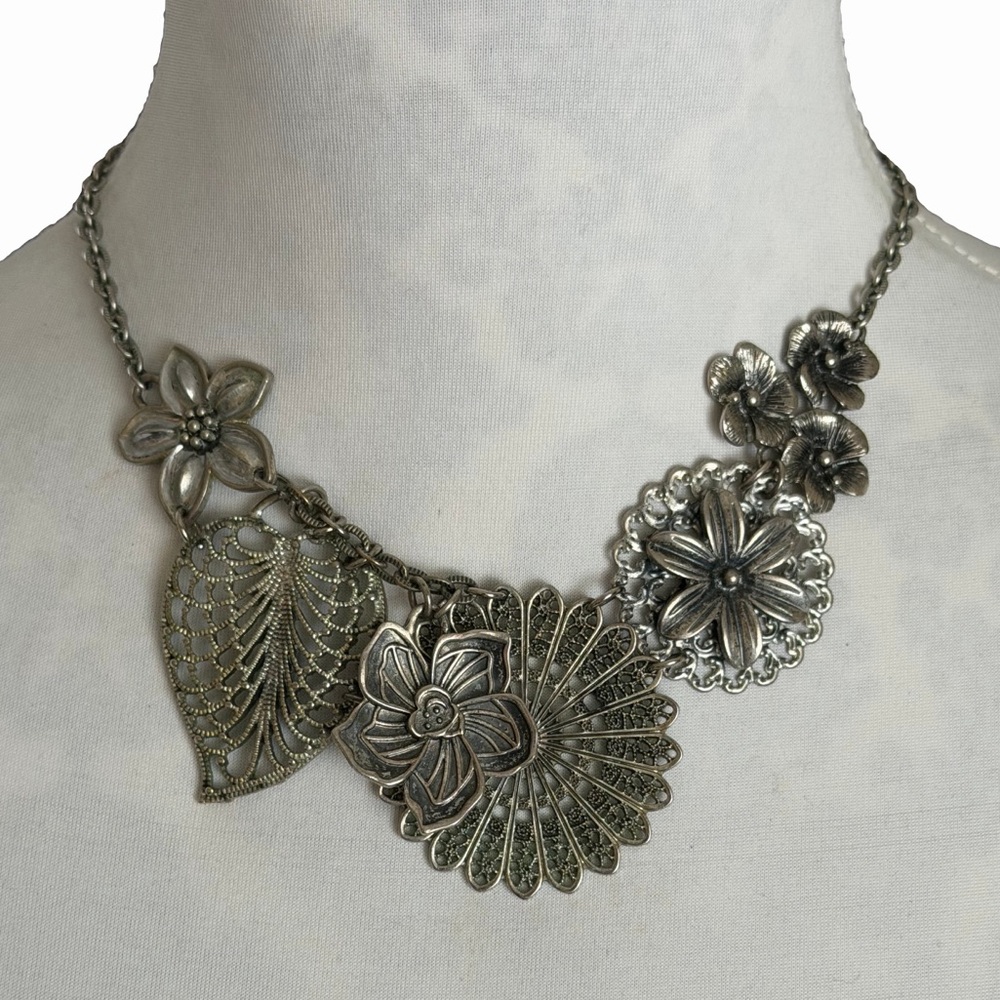 Vintage Style Silver Tone Floral Statement Necklace | Filigree Flower Necklace